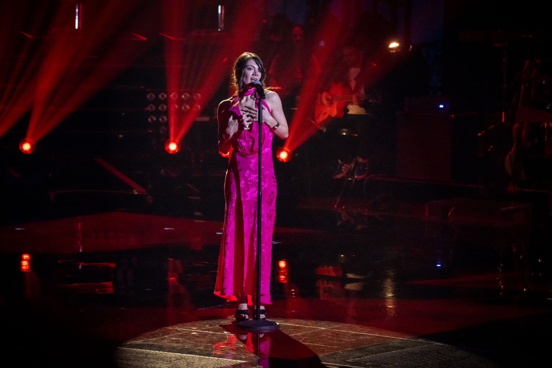 Loulia singing on stage